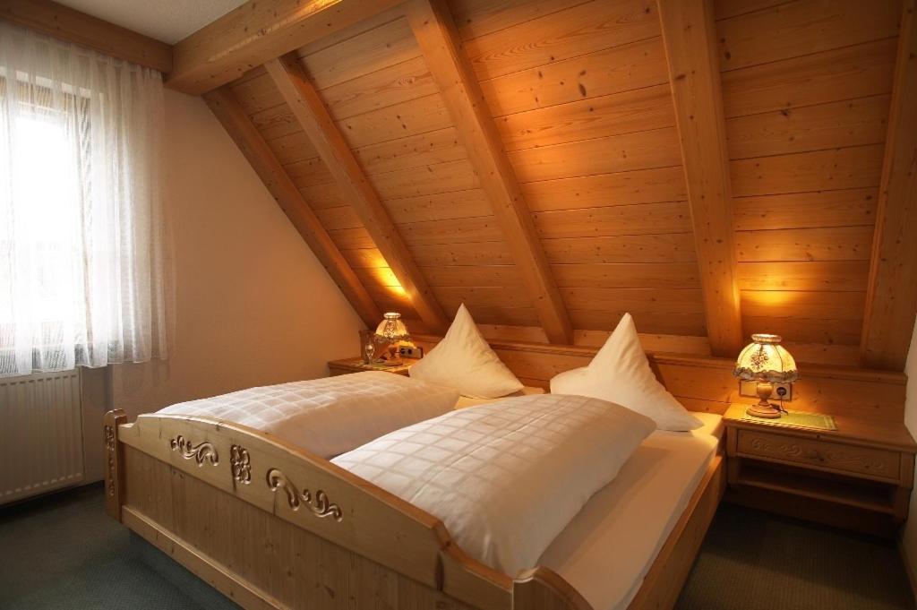 Landgasthof Loewen Neubulach Szoba fotó